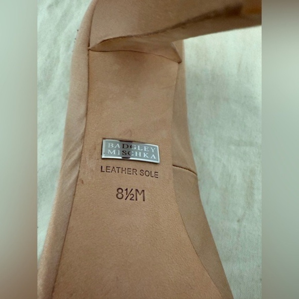 Badgley Mischka Women Champagne Satin Peep Toe Heels Embellished Jeweled 8.5‎ - Picture 10 of 13